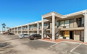 Knights Inn San Antonio Near Frost Bank Center